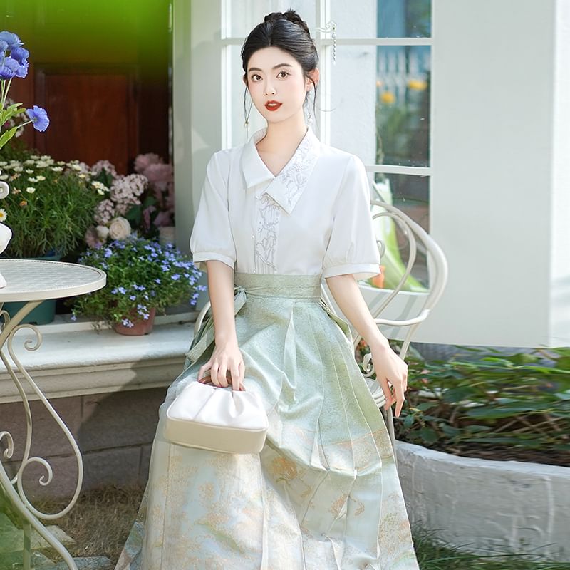 Fioridi - Hanfu-top met korte mouwen, bloemenborduurwerk en knopen / Midi-rok met hoge taille en bloemenprint
