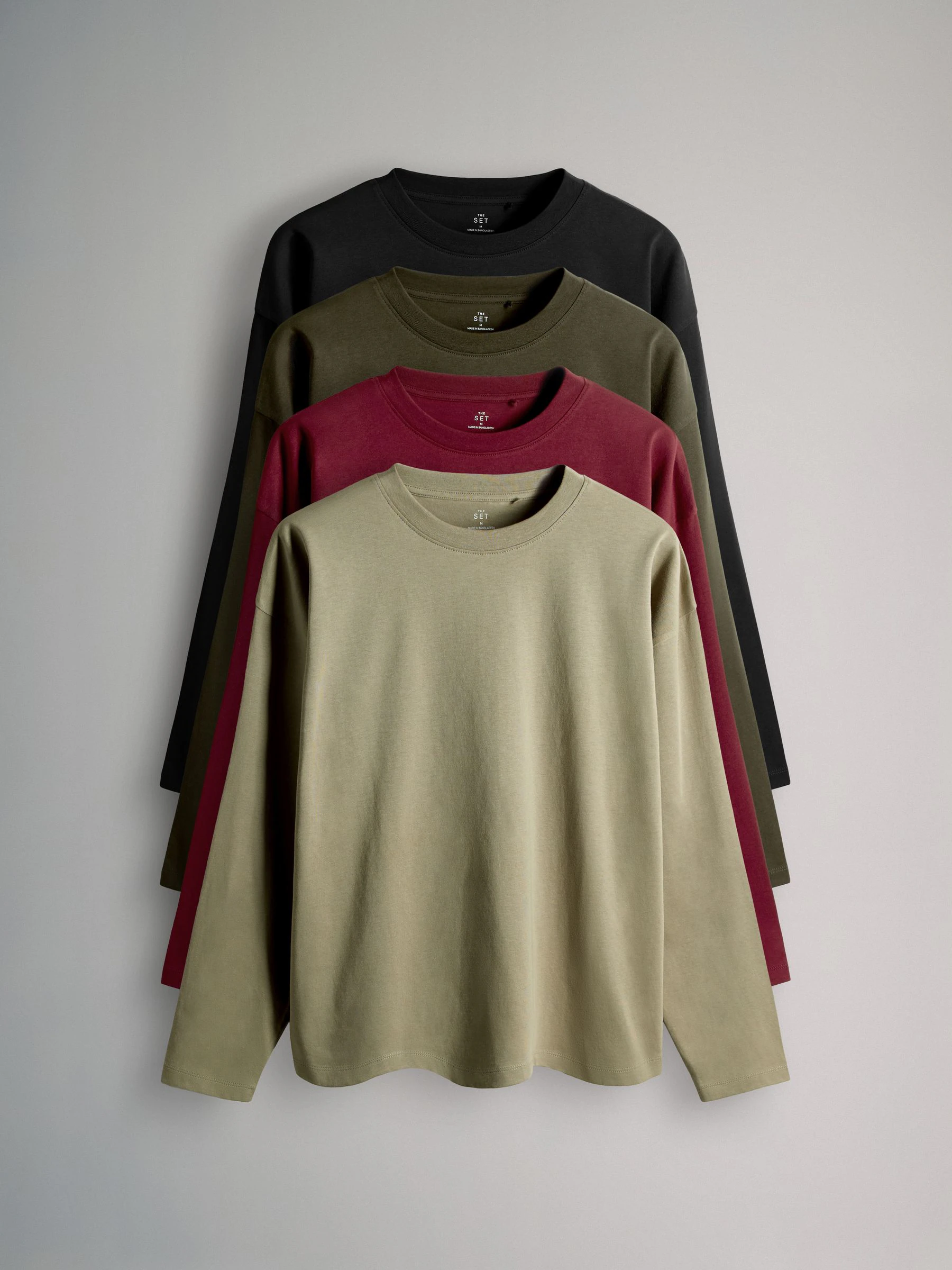 Black/Khaki/Red/Light Green - The Set verpakking van 4 relaxte T-shirts met lange mouwen