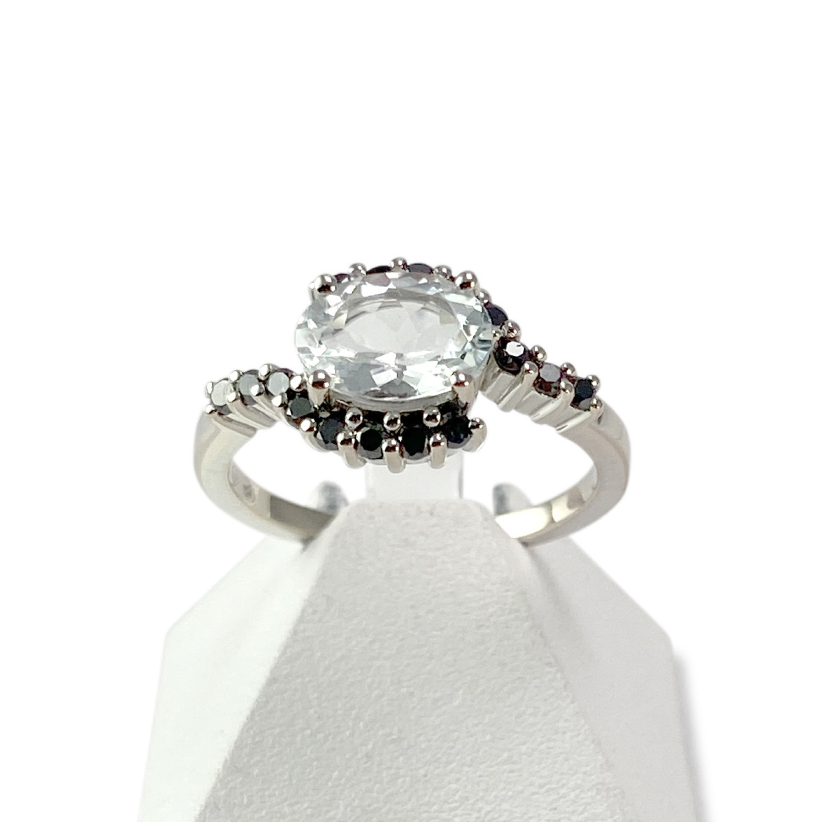 Bague d'occasion or 750 blanc aigue marine diamants noirs traités