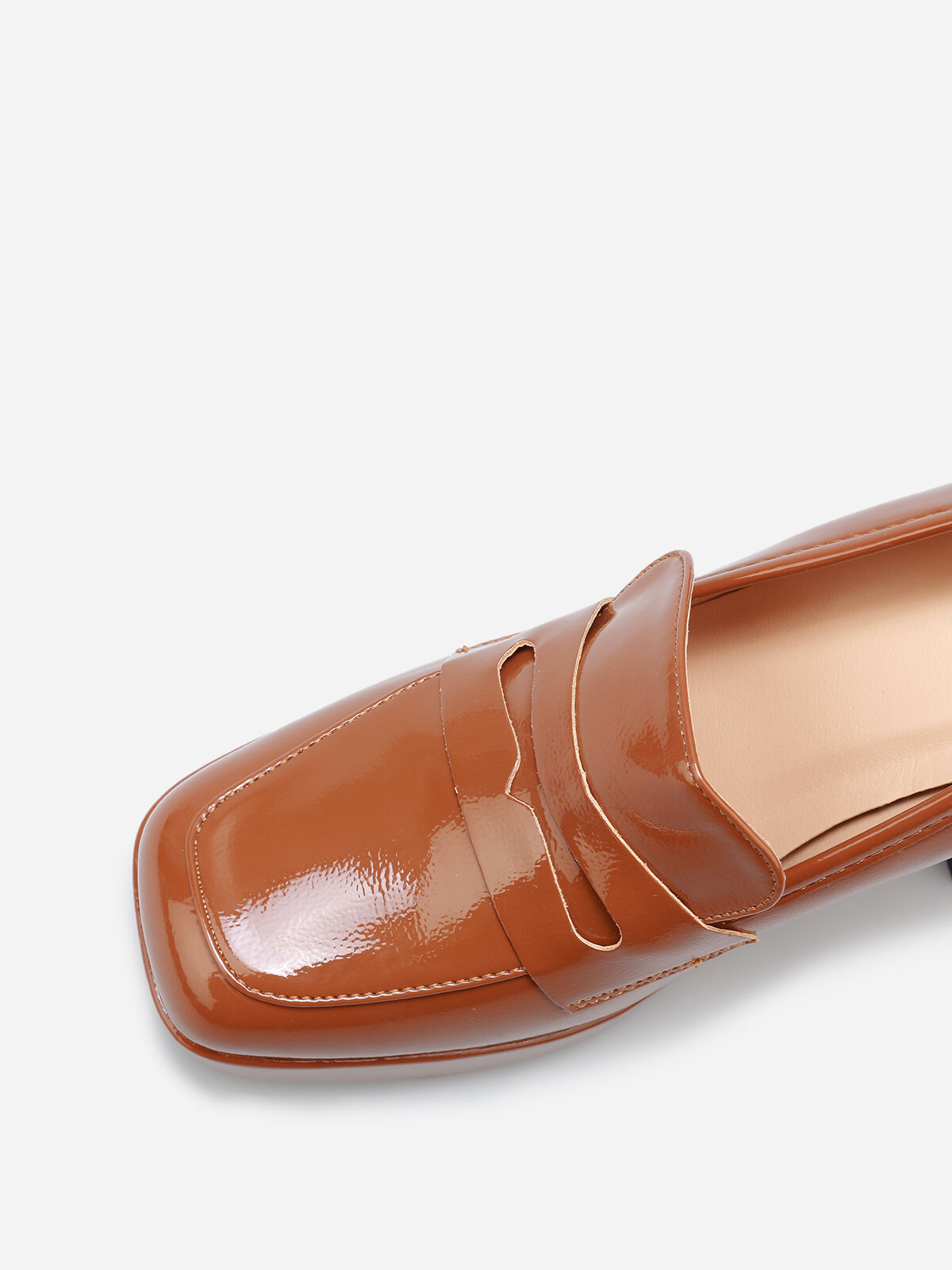 Mocassins vernis à talon- Marron clair