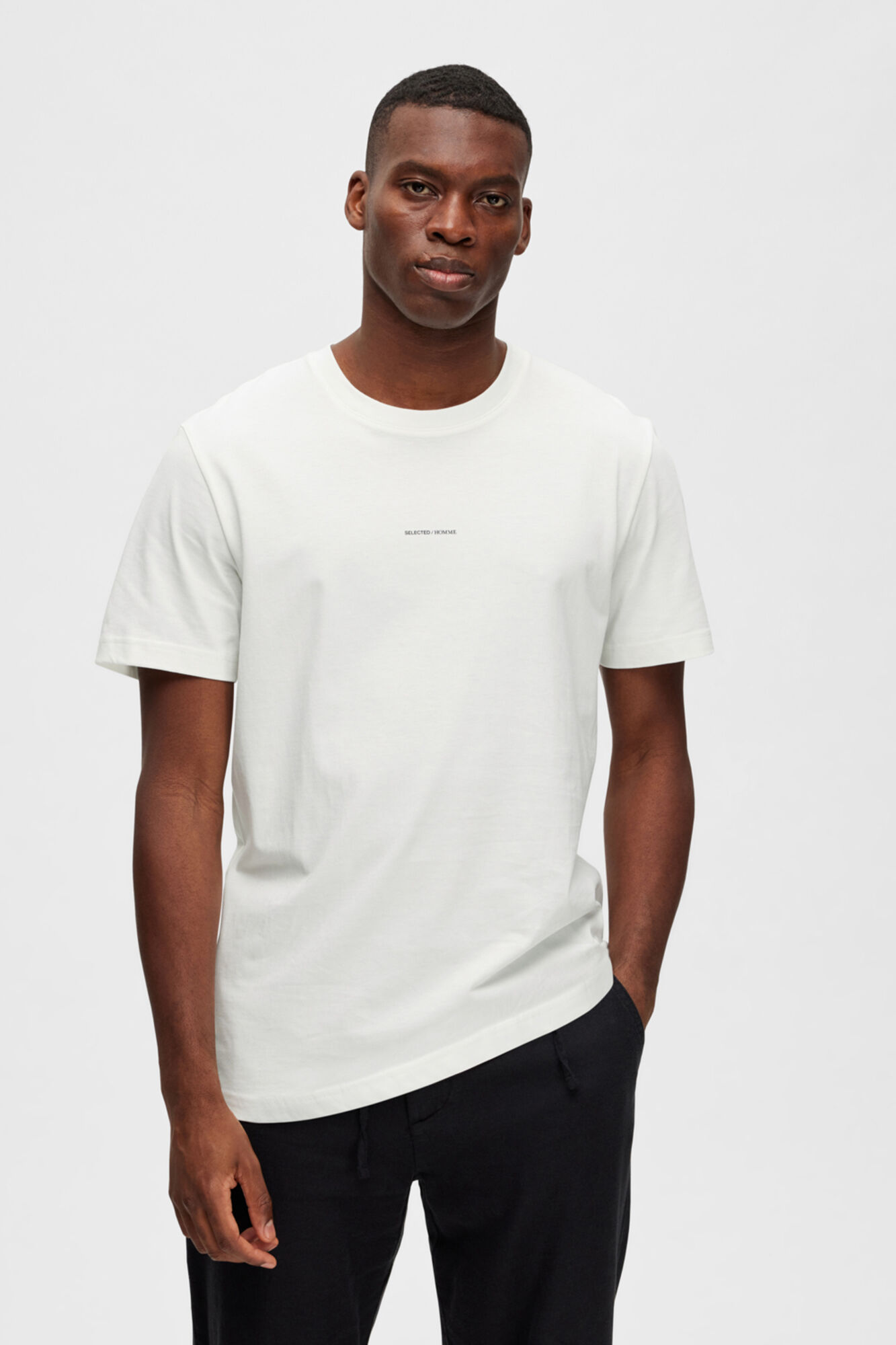 Camiseta de manga curta em algodão orgânico com logo frontal - Branca