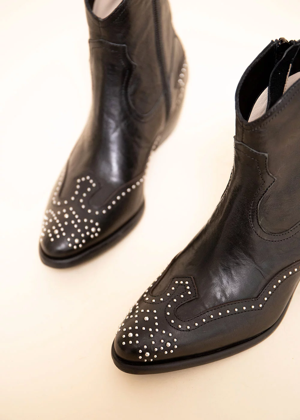 BOOTS STELLA CLOUS CUIR NOIR