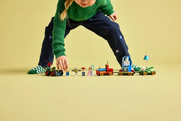 LEGO Disney 43264 Toy Story-fejring: Tog og fjernstyret bil
