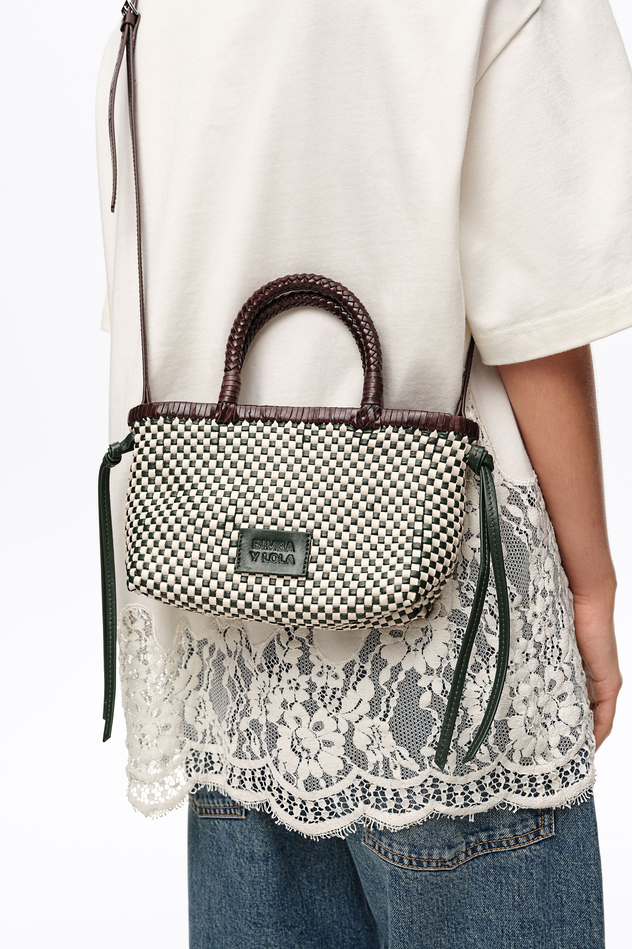 Bolsa mini de couro trançado verde-escuro