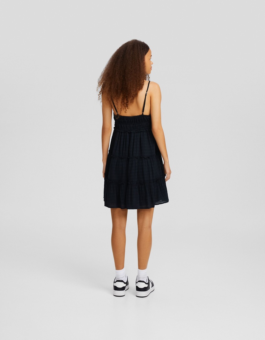 Mini vestido com alças franzidas