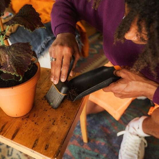 Fiskars Planting scoop and brush set