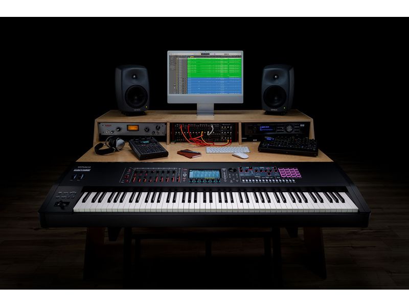 Roland Workstation FANTOM 8 EX Synthesizer-Topmodell mit intuitiver kreativer Bedienung, diversen Roland Soundtechnologien und einer Hammermechanik-Tastatur mit 88 gewichteten Tasten
