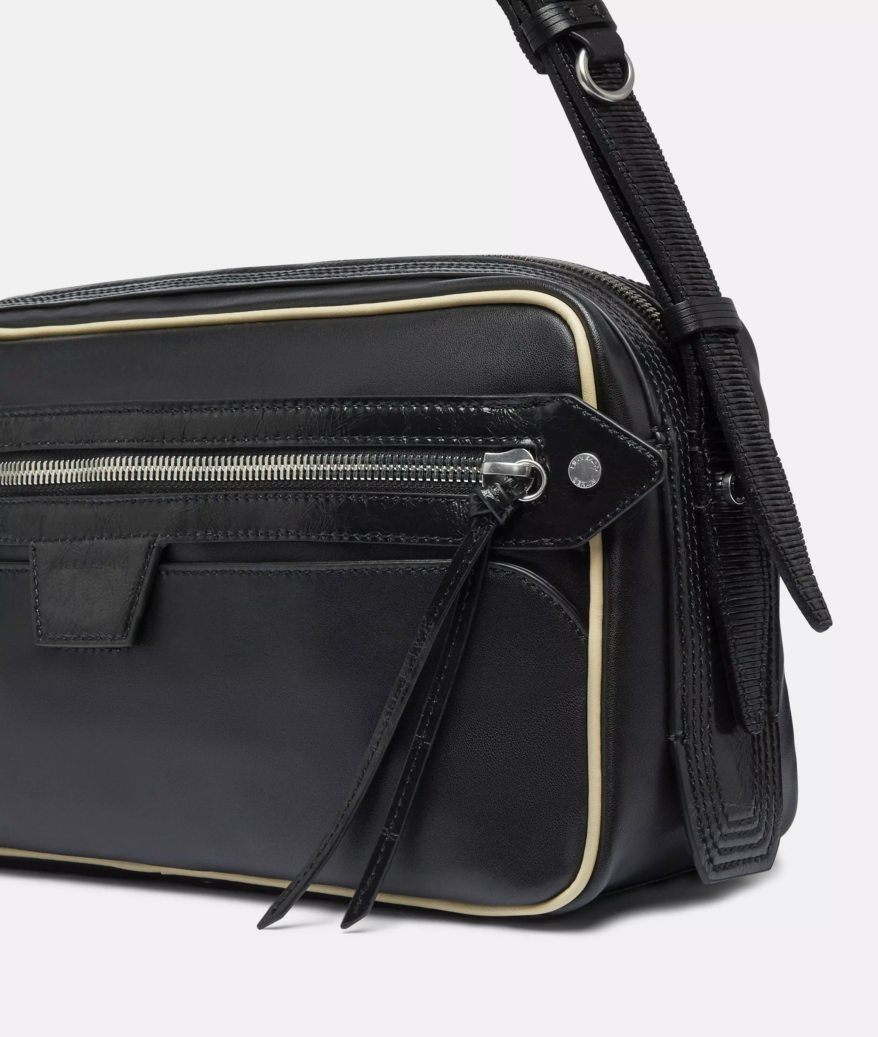 Juno Satchel M Spacious shoulder bag in smooth leather look