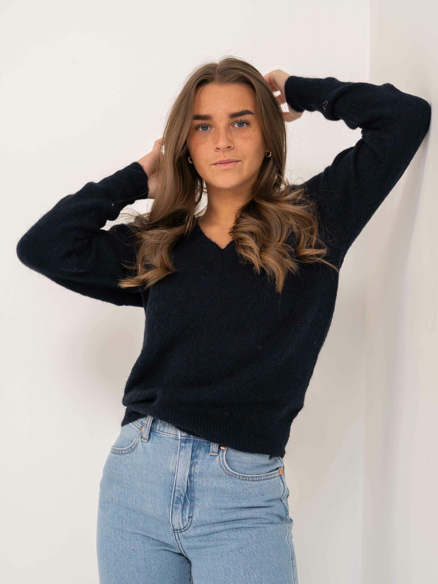 Lisa Hope V Pullover