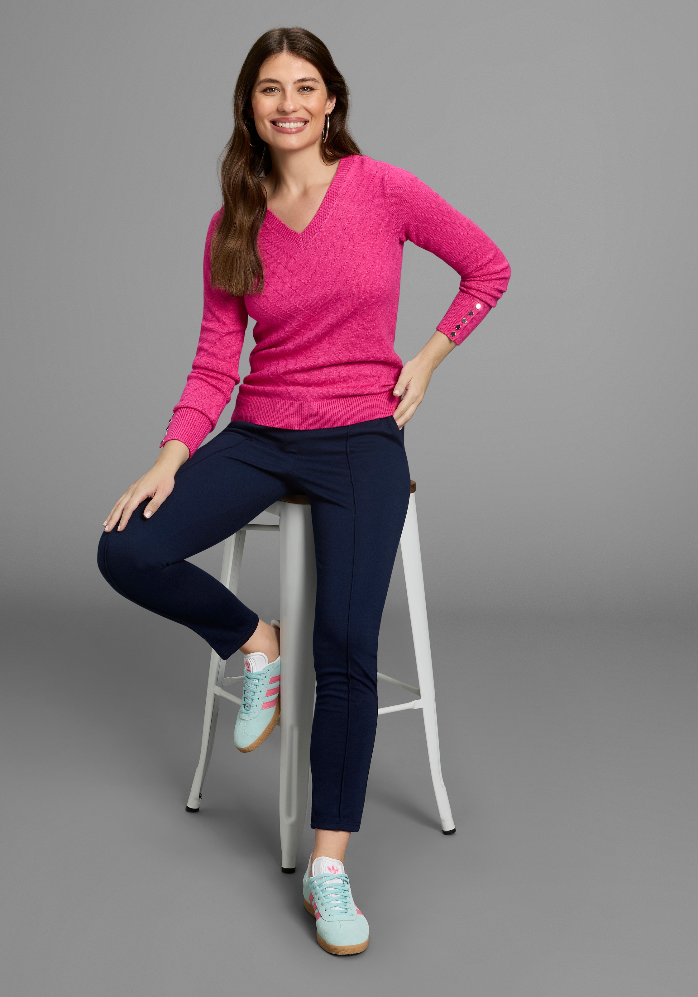 Laura Scott V-Ausschnitt-Pullover , kuscheliger Winterstrick mit Strukturstrick und Knöpfen