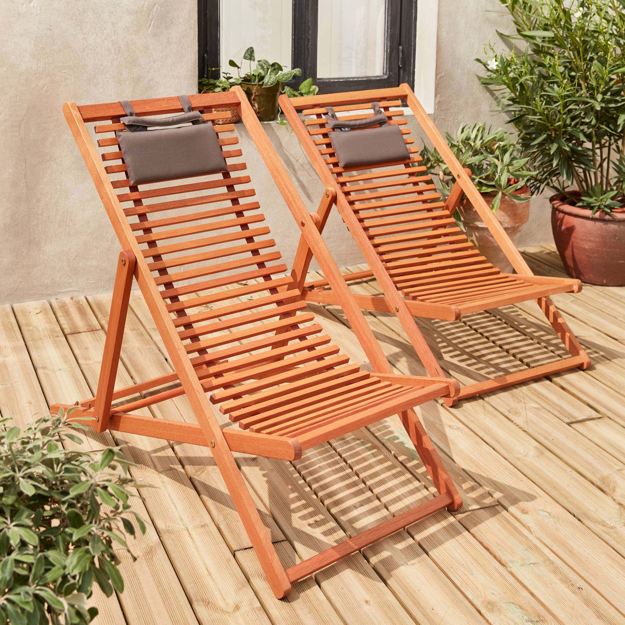 sweeek - Set van twee houten strandstoelen