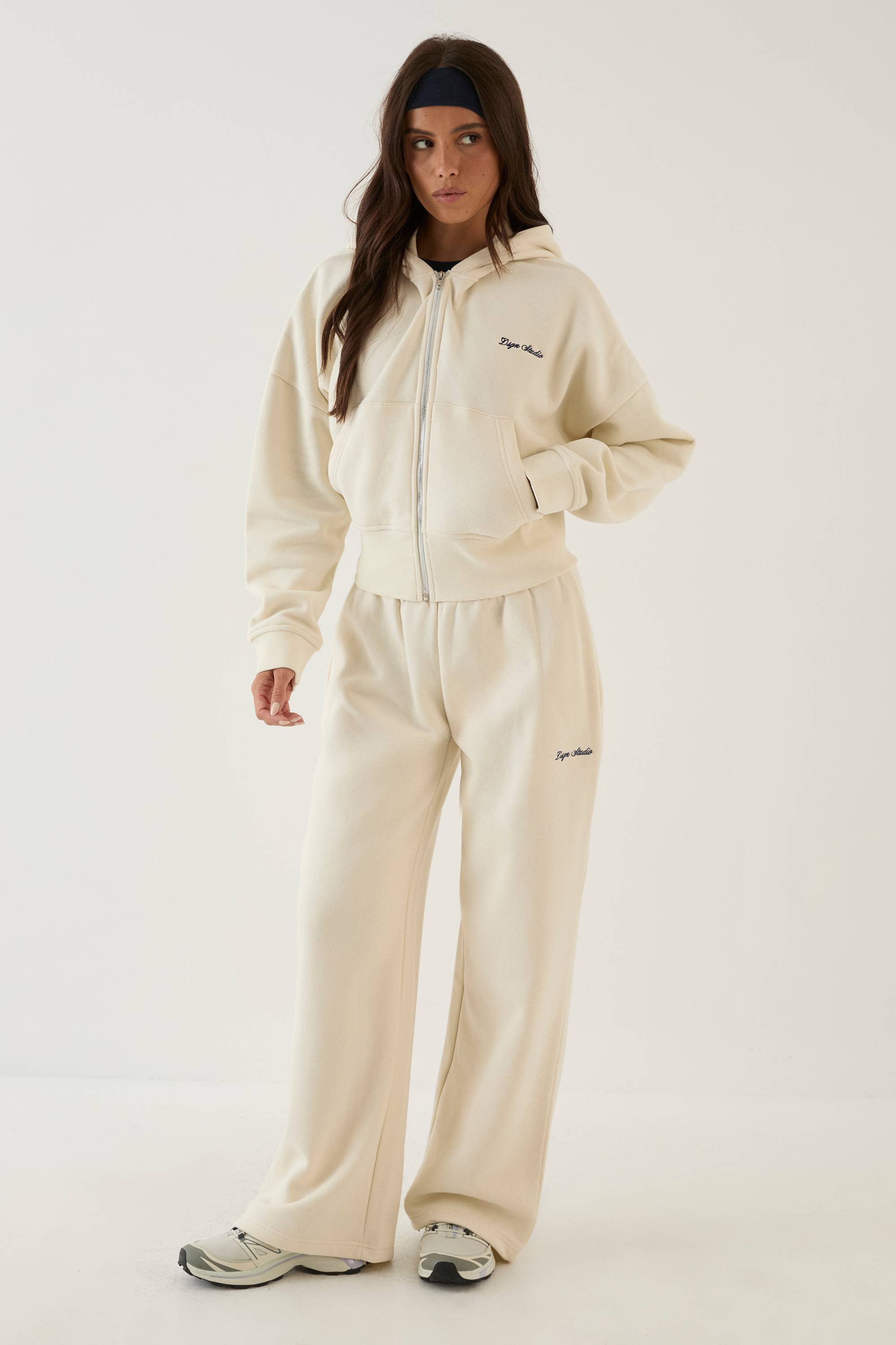 Ensemble De Jogging Court Boxy À Casynthétiqueche Avec Fermeture Éclair Et Ourlet Profond Dsgn Studio