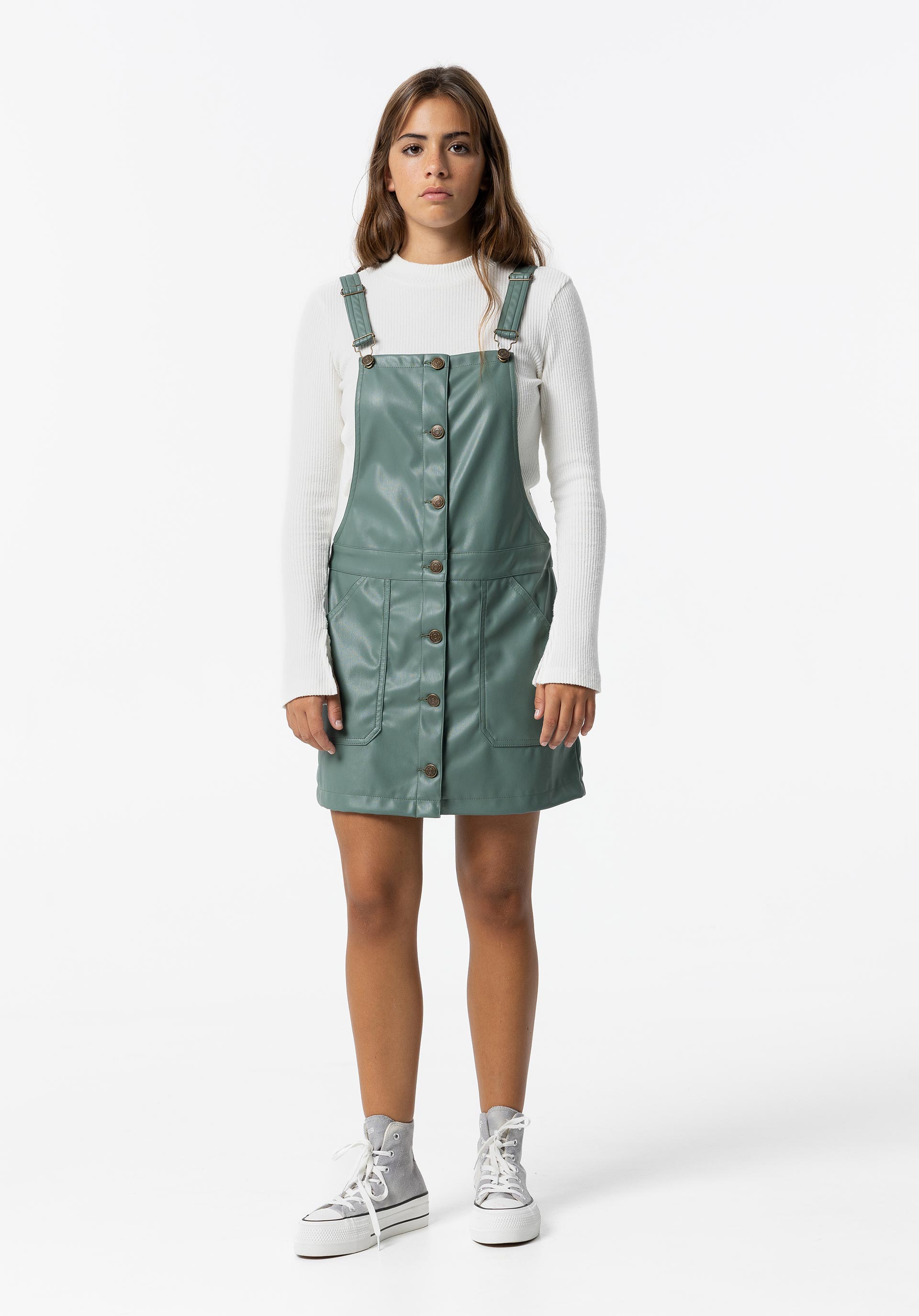 Vestido Jardineira Efeito Pele