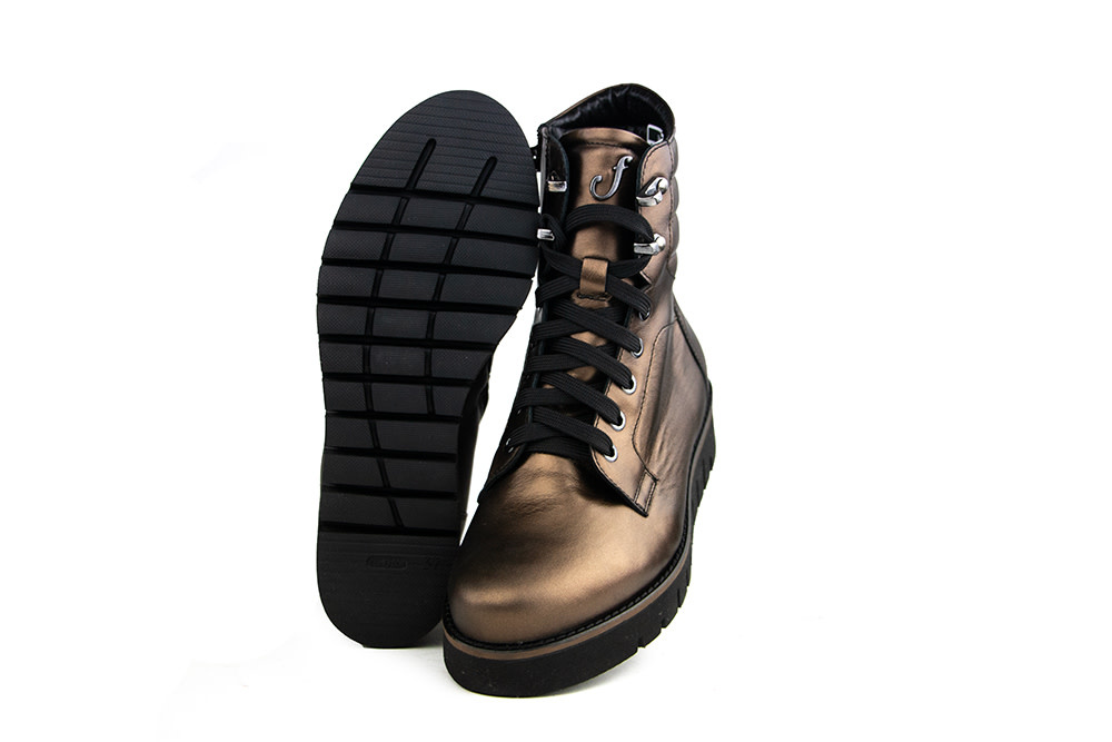 Footnotes Veterboot Christa Bronze