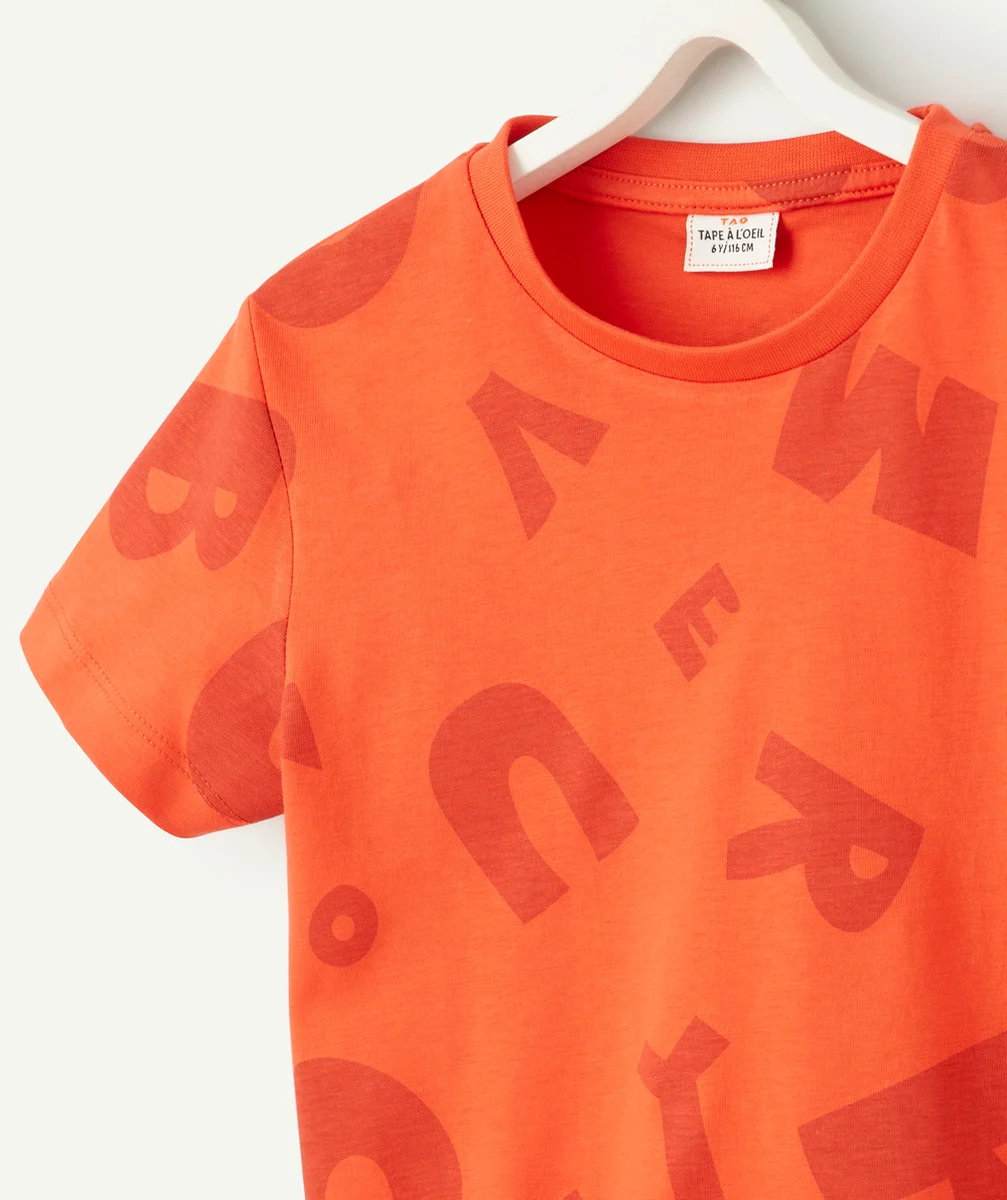 T-SHIRT GARÇON EN COTON BIO ROUGE ET FORMES GÉOMÉTRIQUES