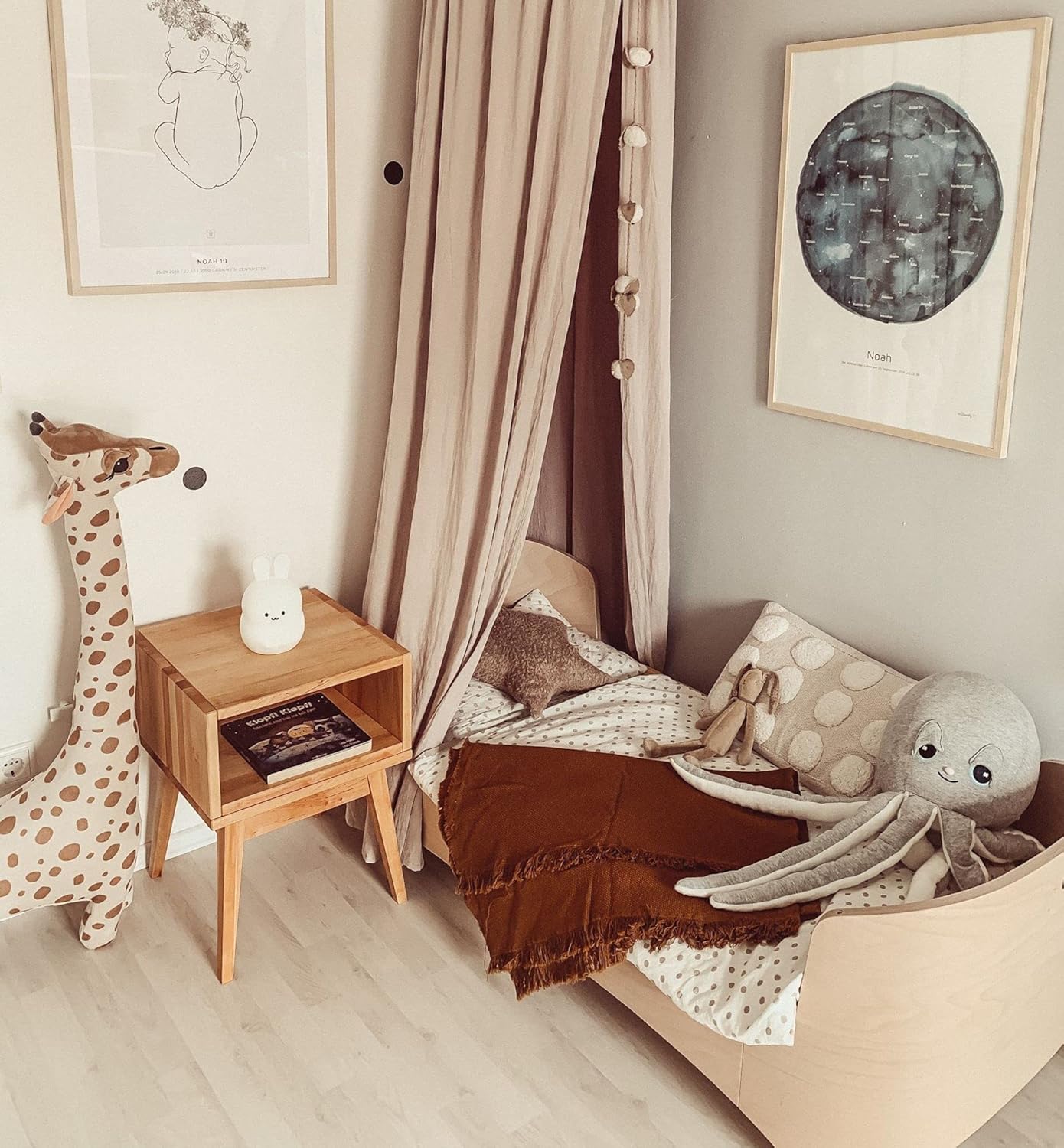 Original Laura Retro Nachttisch von BioKinder® | Regalwürfel, Nachttisch, Höhe 42 cm | aus 100% Massivholz, mit bioola natürlich geölt, Erle