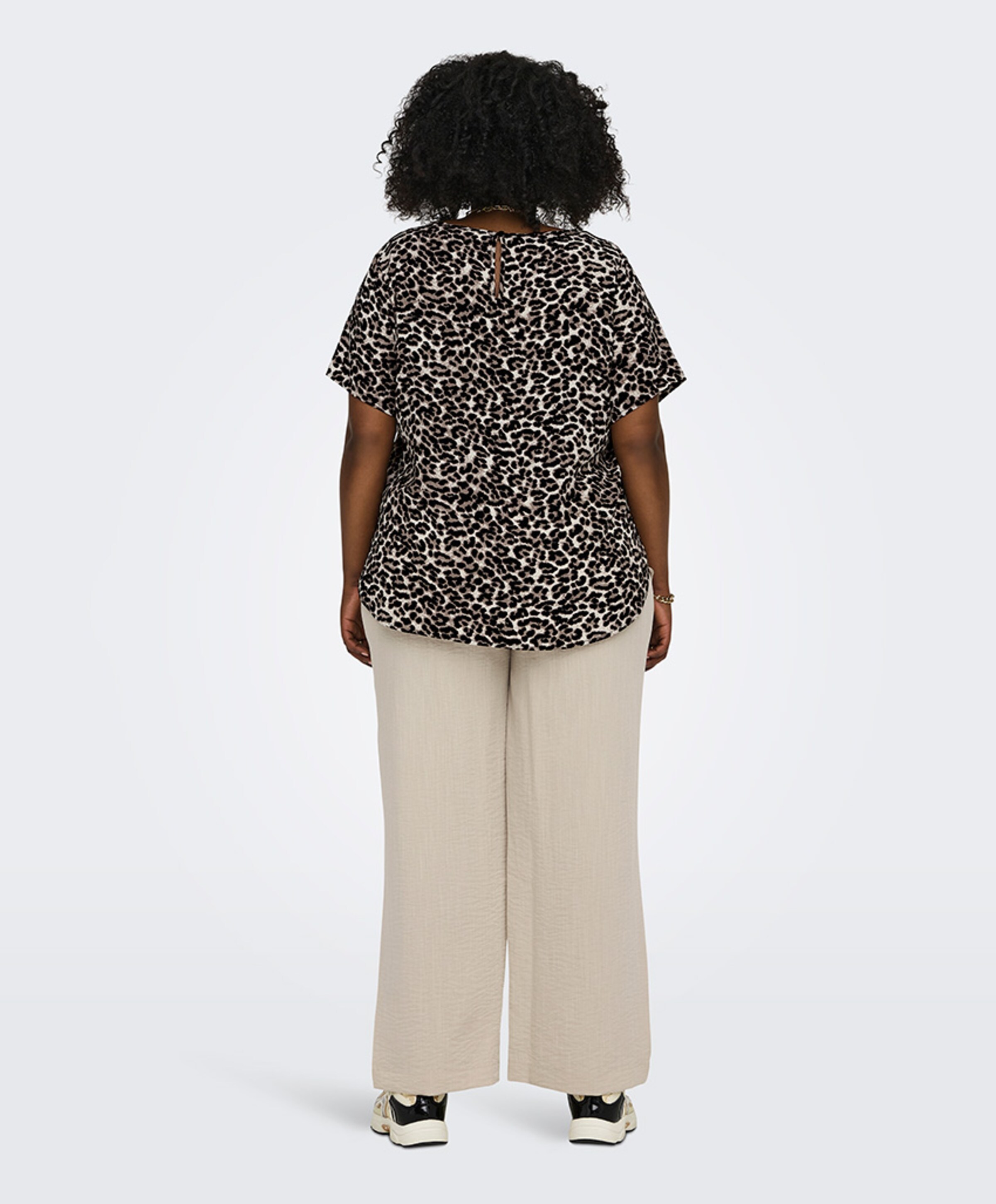 Only Carmakoma Dames T-shirt beige