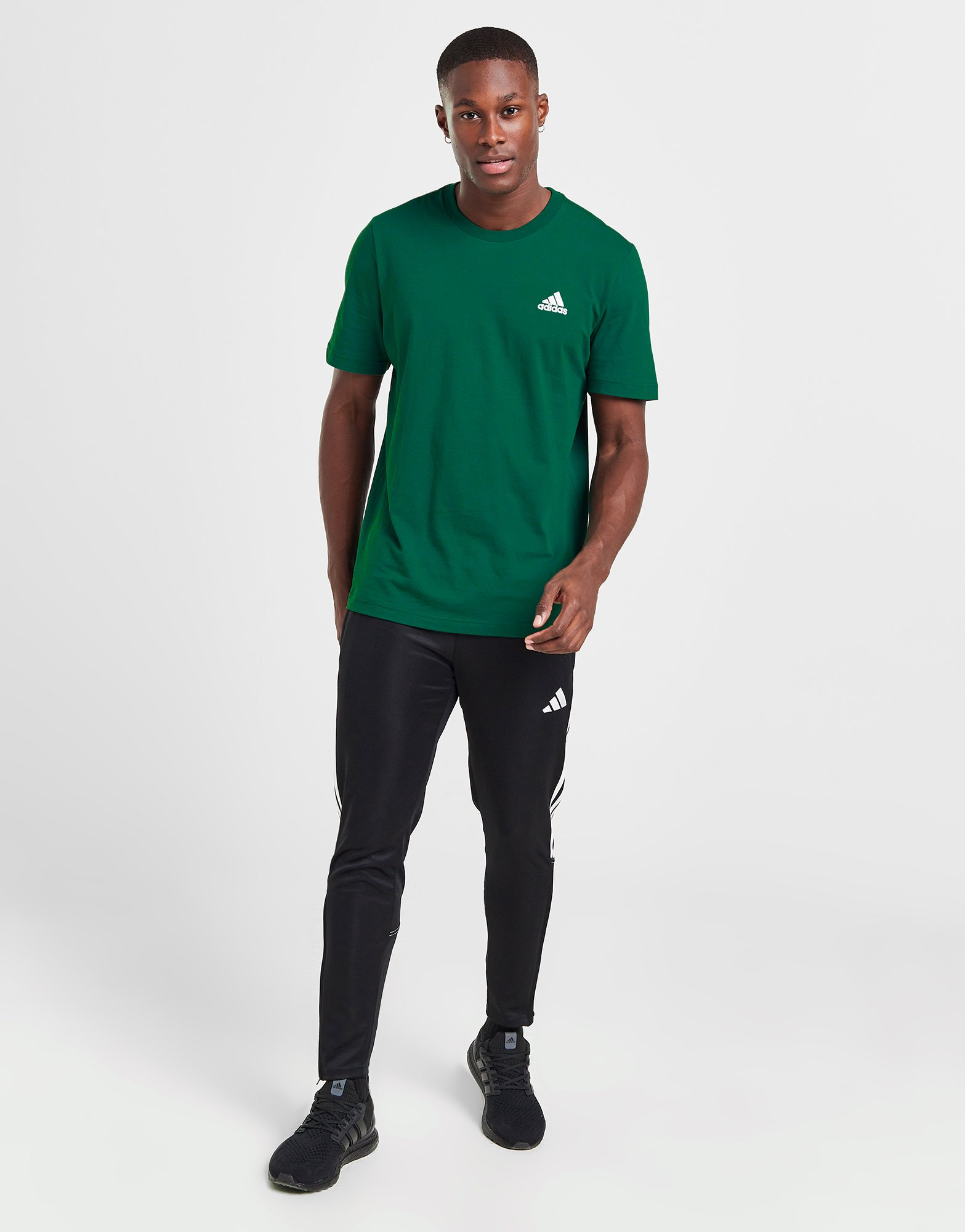 adidas T-shirt en jersey à petit logo brodé Essentials