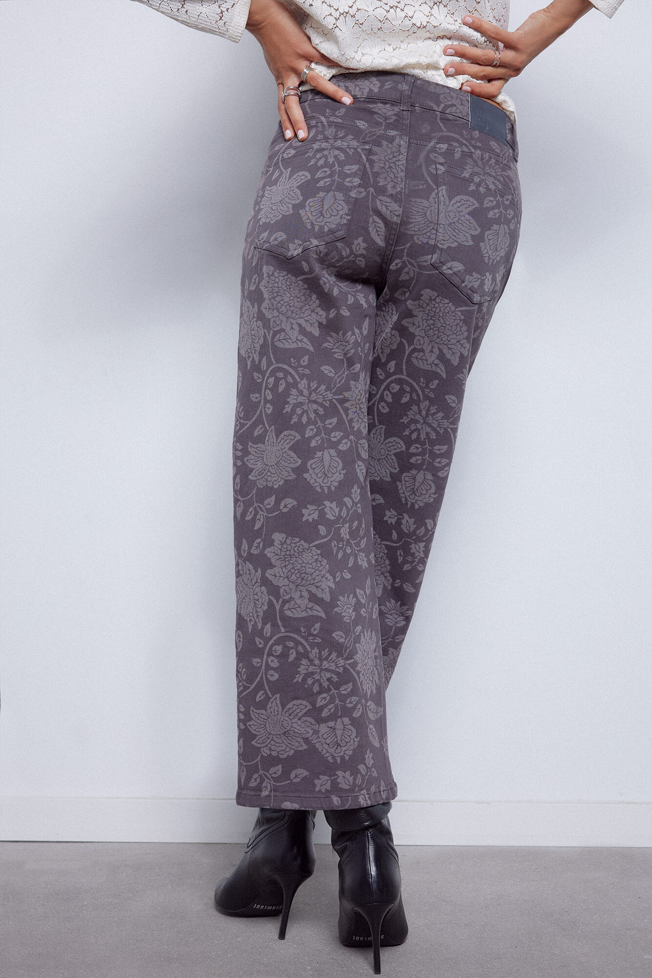 Calças palazzo com modelagem estampada