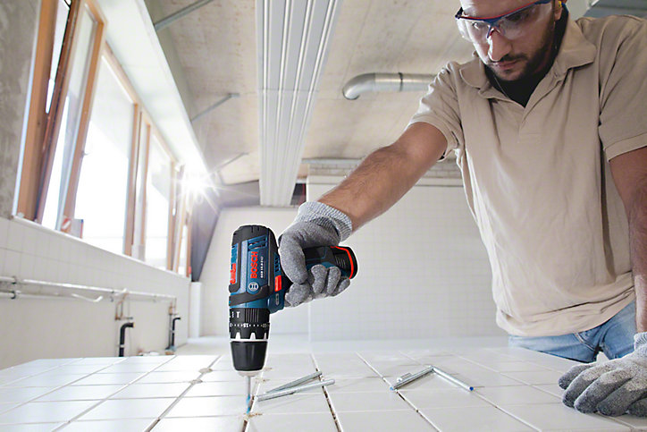 Perceuse visseuse sans fil Bosch professional GSR 12V - 2x2Ah + Accessoires