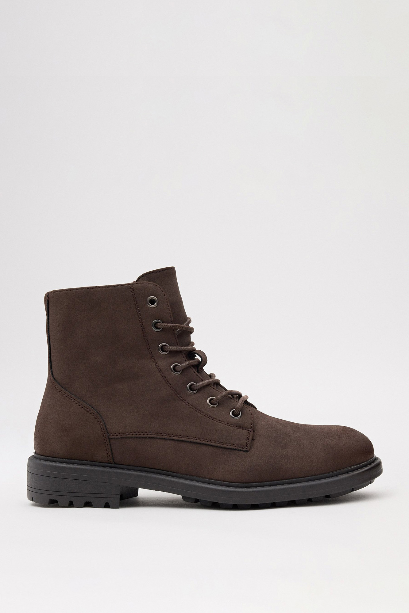 Bota clássica de amarrar