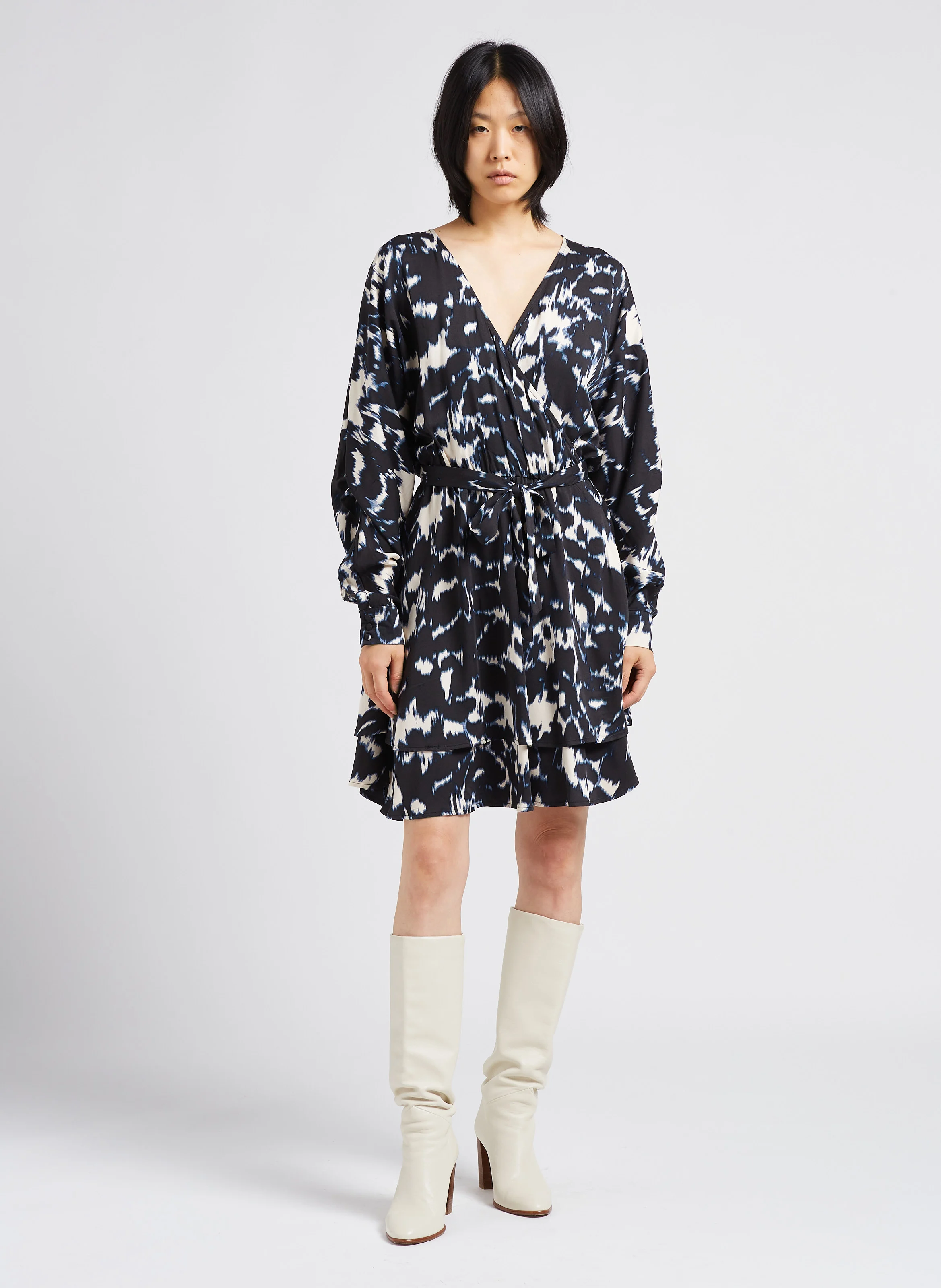 ZENDAYA - Robe courte cintrée col V à imprimé | Bleu