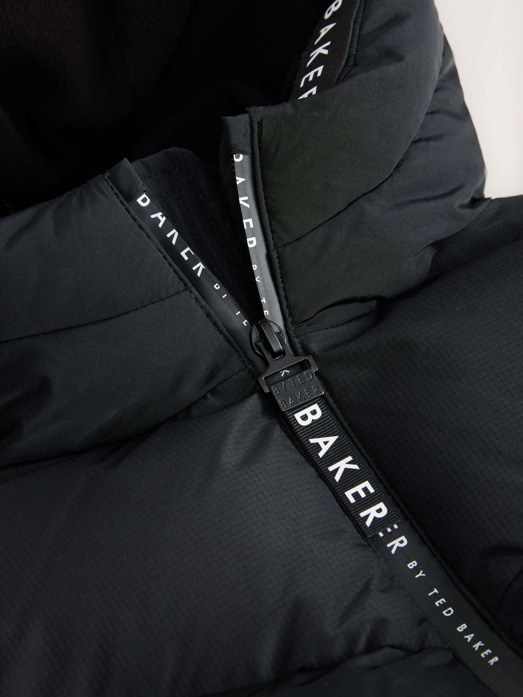 Zwart - Baker by Ted Baker - Regenbestendige gewatteerde jacks