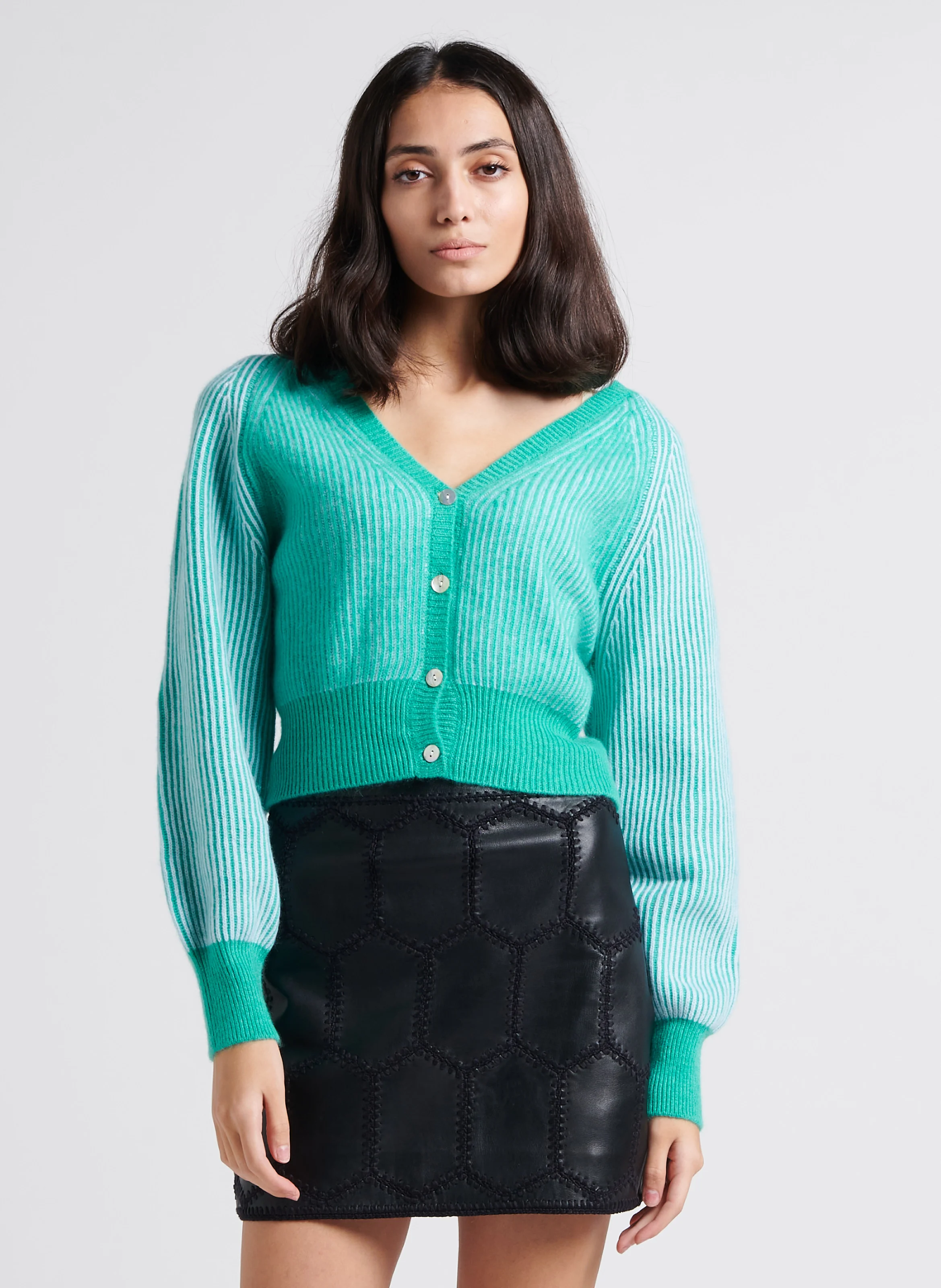 MOANA - Cardigan court col V rayé en cachemire| Multicolore