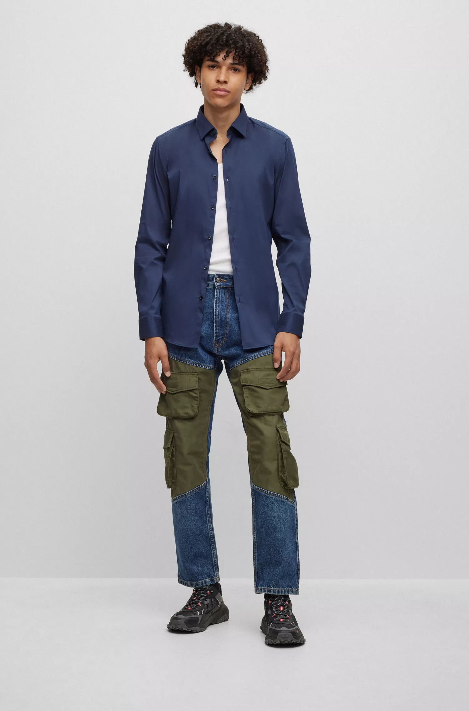 Camisa HUGO vermelha, corte slim, em popeline de algodão misto.