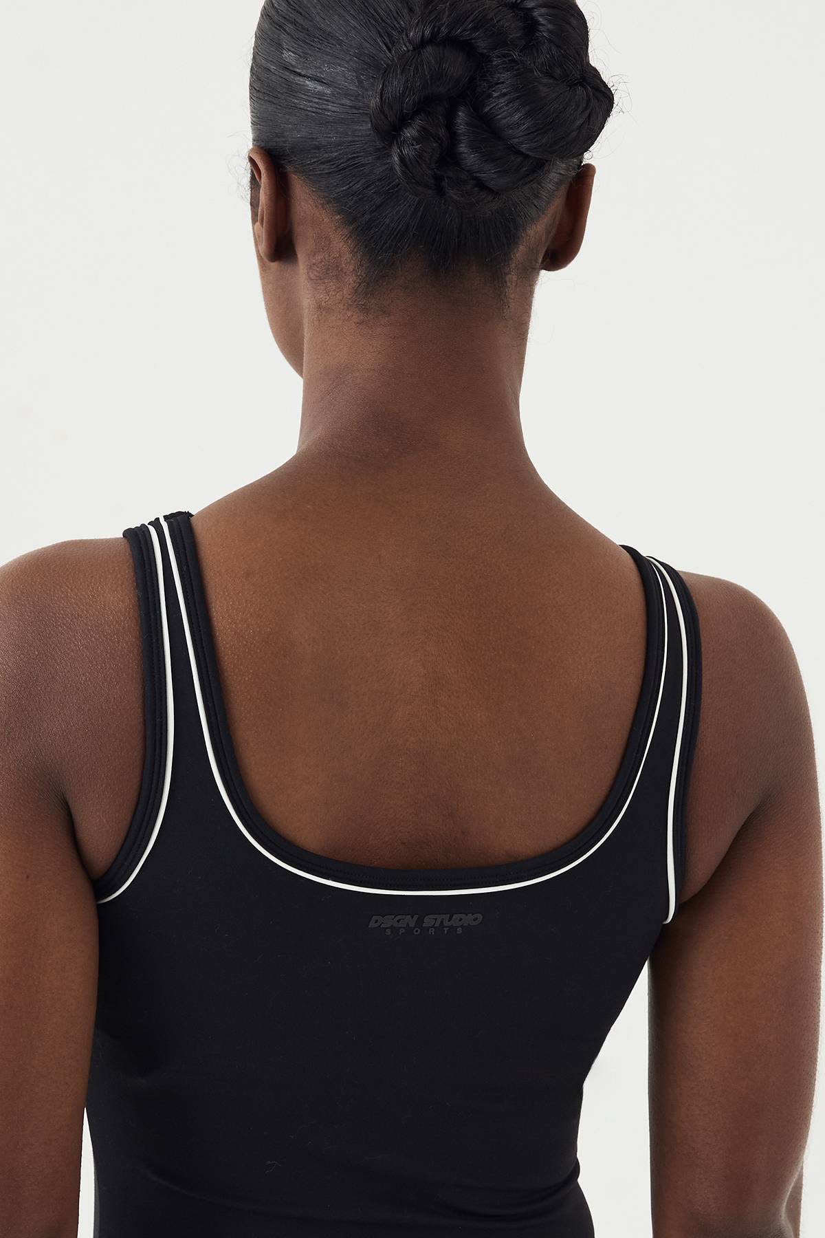 Haut Débardeur Matelassé DSGN Studio Ultra Sculpt à Détails de Passepoil