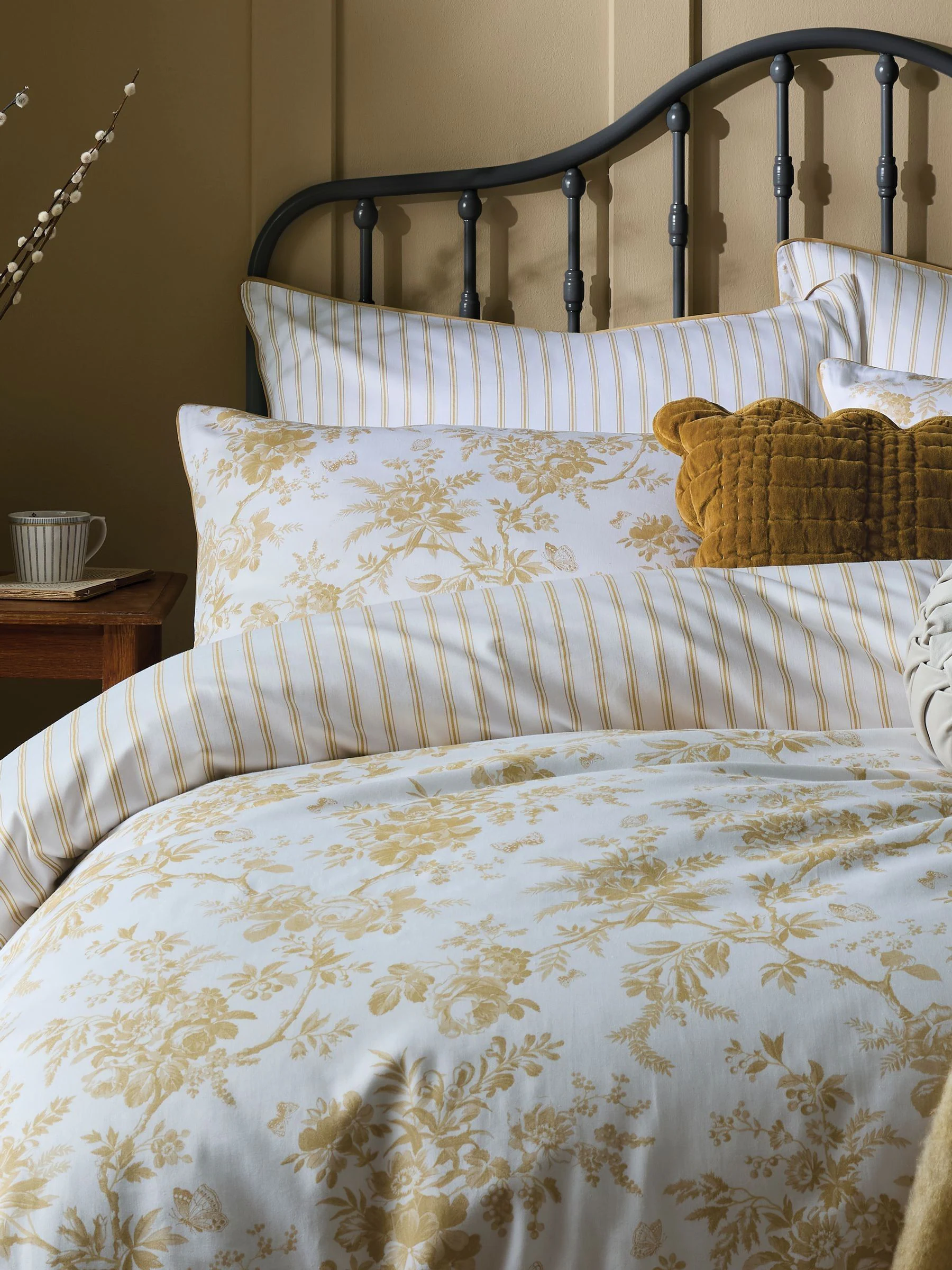 Laura Ashley Set of 2 100% Cotton Walled Garden Pillowcases