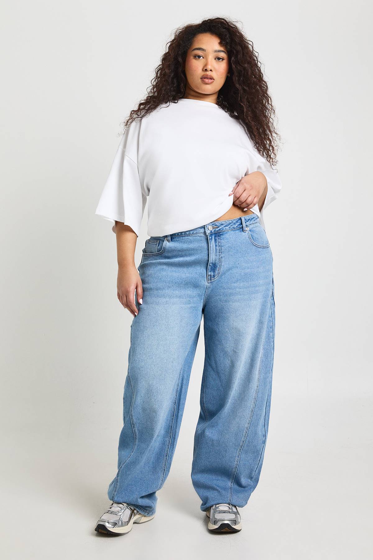 boohoo Jean Grande Taille Taille Mi-haute Coupe Barrel