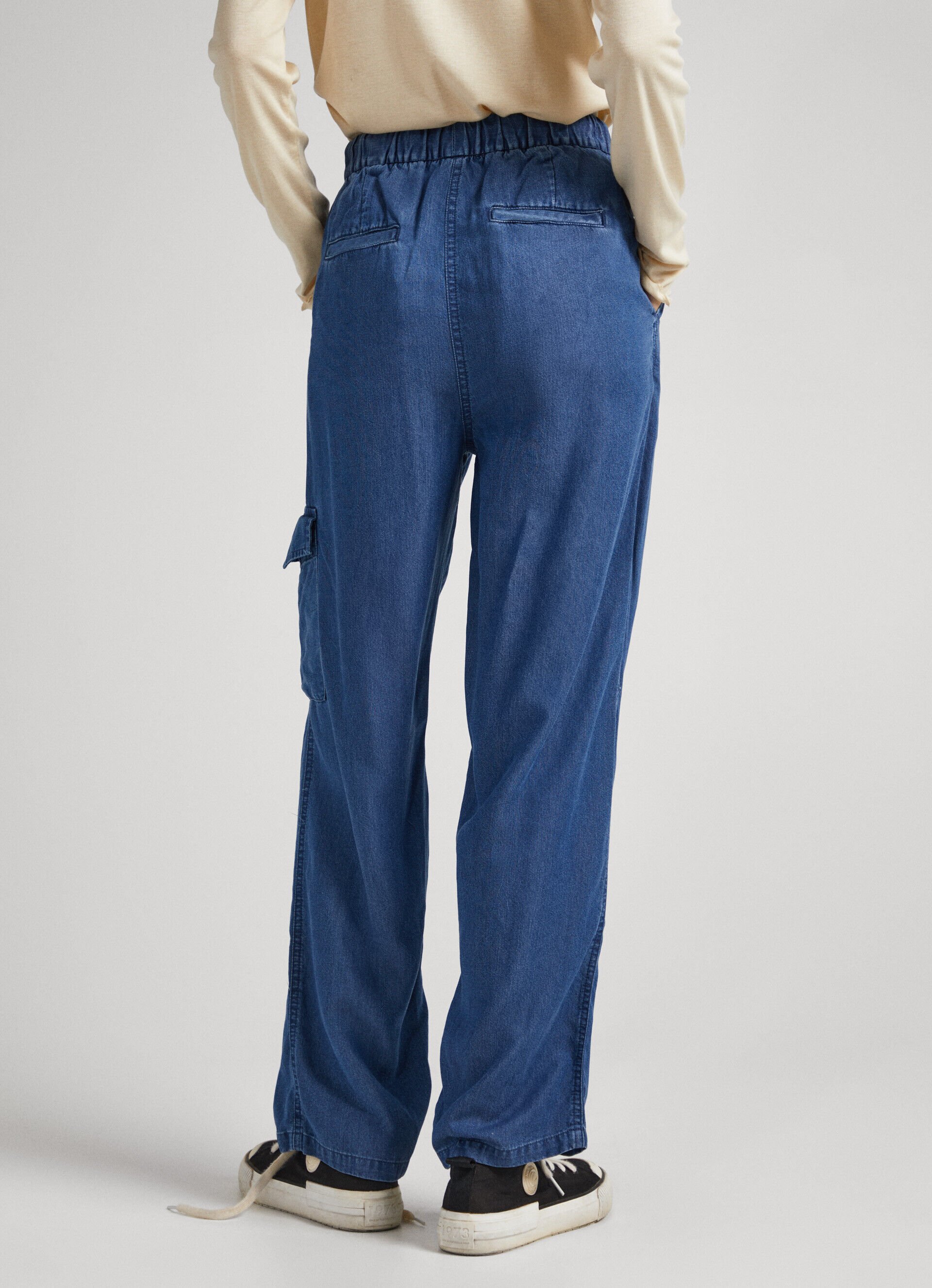 Calça cargo em chambray - azul chambray