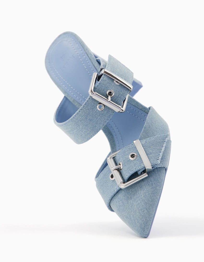 Mules de jeans com salto alto e fivelas