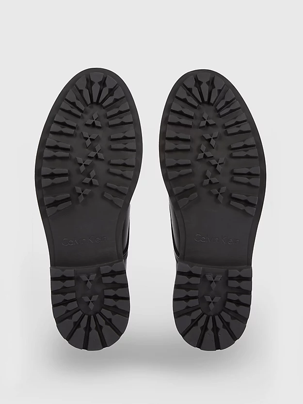 Sapatos de couro com cadarço