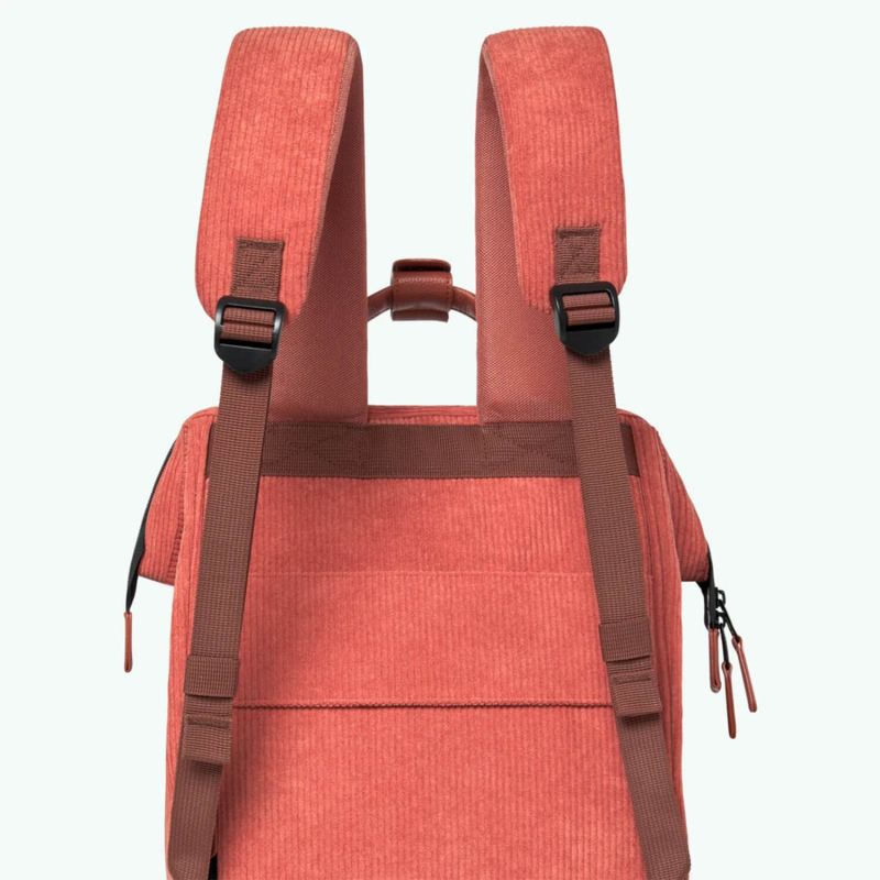 Sac à dos Adventurer Medium 23 litres + 2 grandes pochettes New Castle