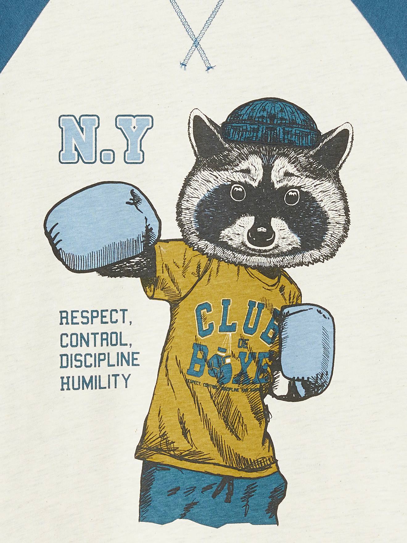 Camiseta esportiva infantil com estampa de Boxer Mouse e mangas raglan, bege claro mesclado.