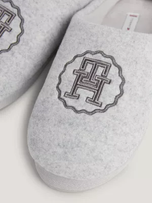 Pantufas de feltro com monograma TH
