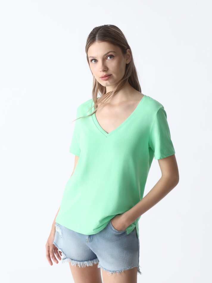 Pacote com 2 camisetas básicas com decote em V - Verde