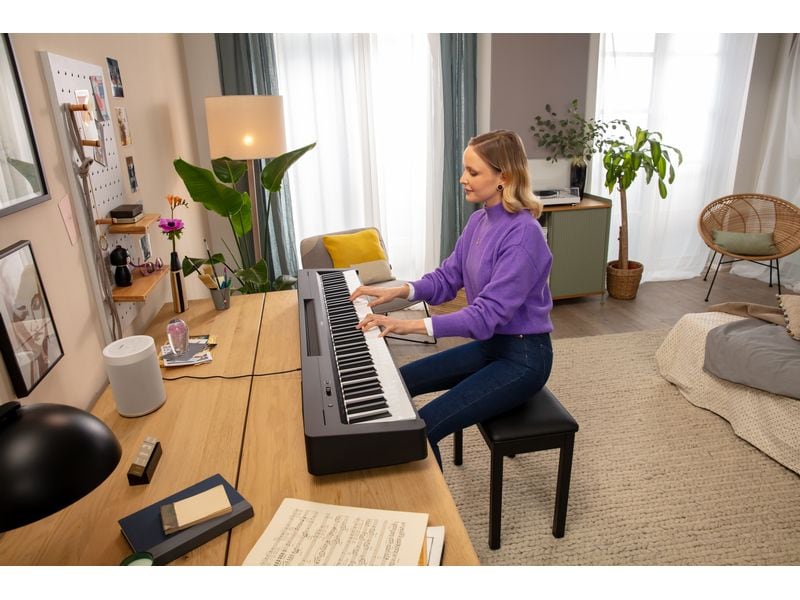 Yamaha E-Piano P-145BT Portables Piano mit 88 Tasten und Bluetooth