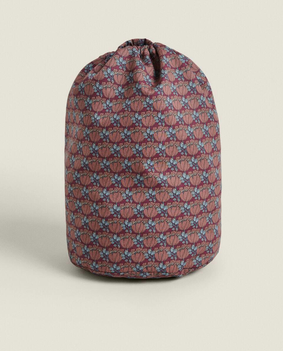 Sacola para roupas infantis feita com tecido Liberty