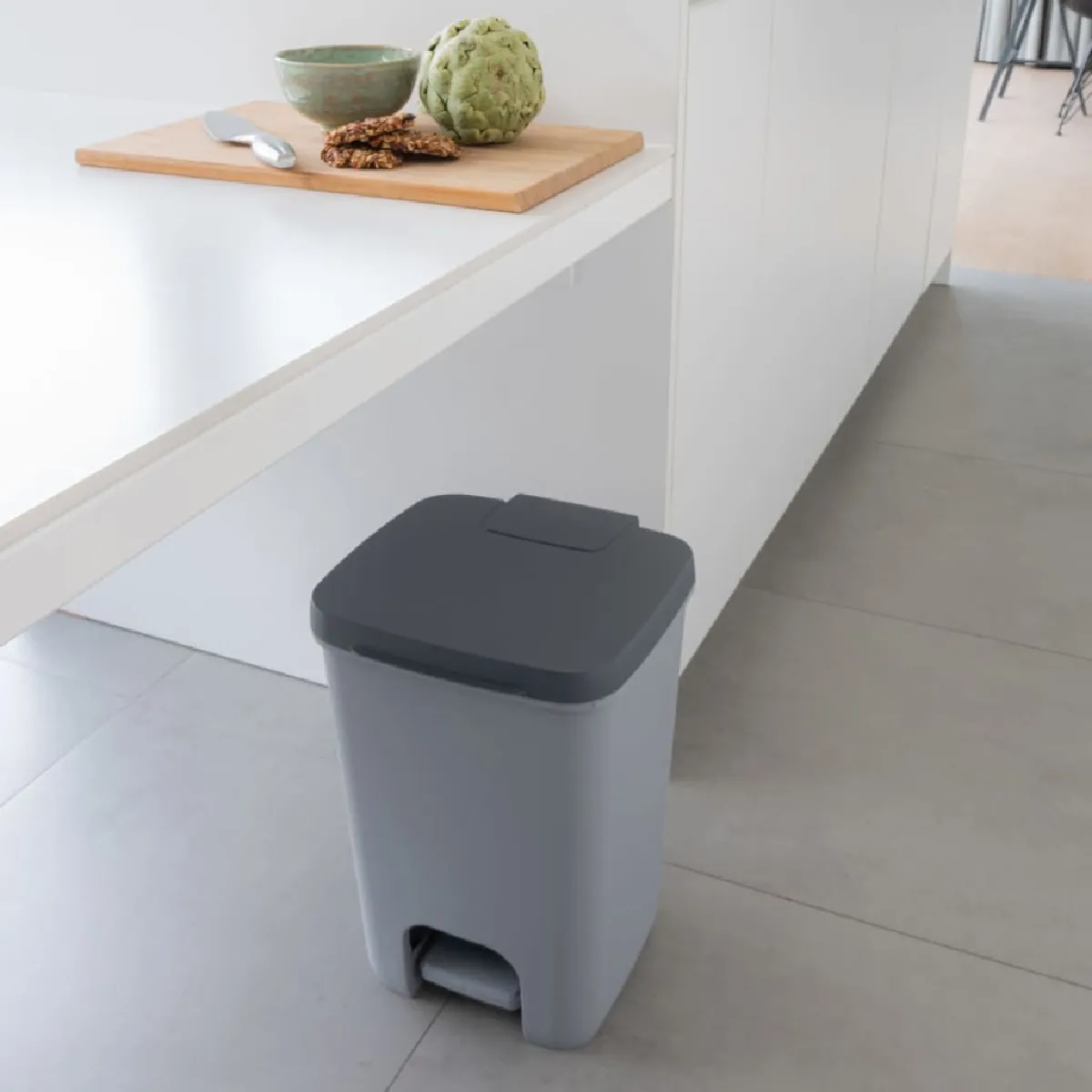 Curver Essentials Poubelle à pédale 20L Gris