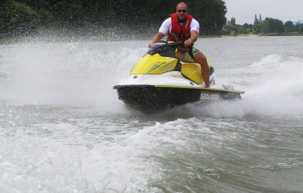 Jetski fahren in Speyer als besonderes Geschenk
