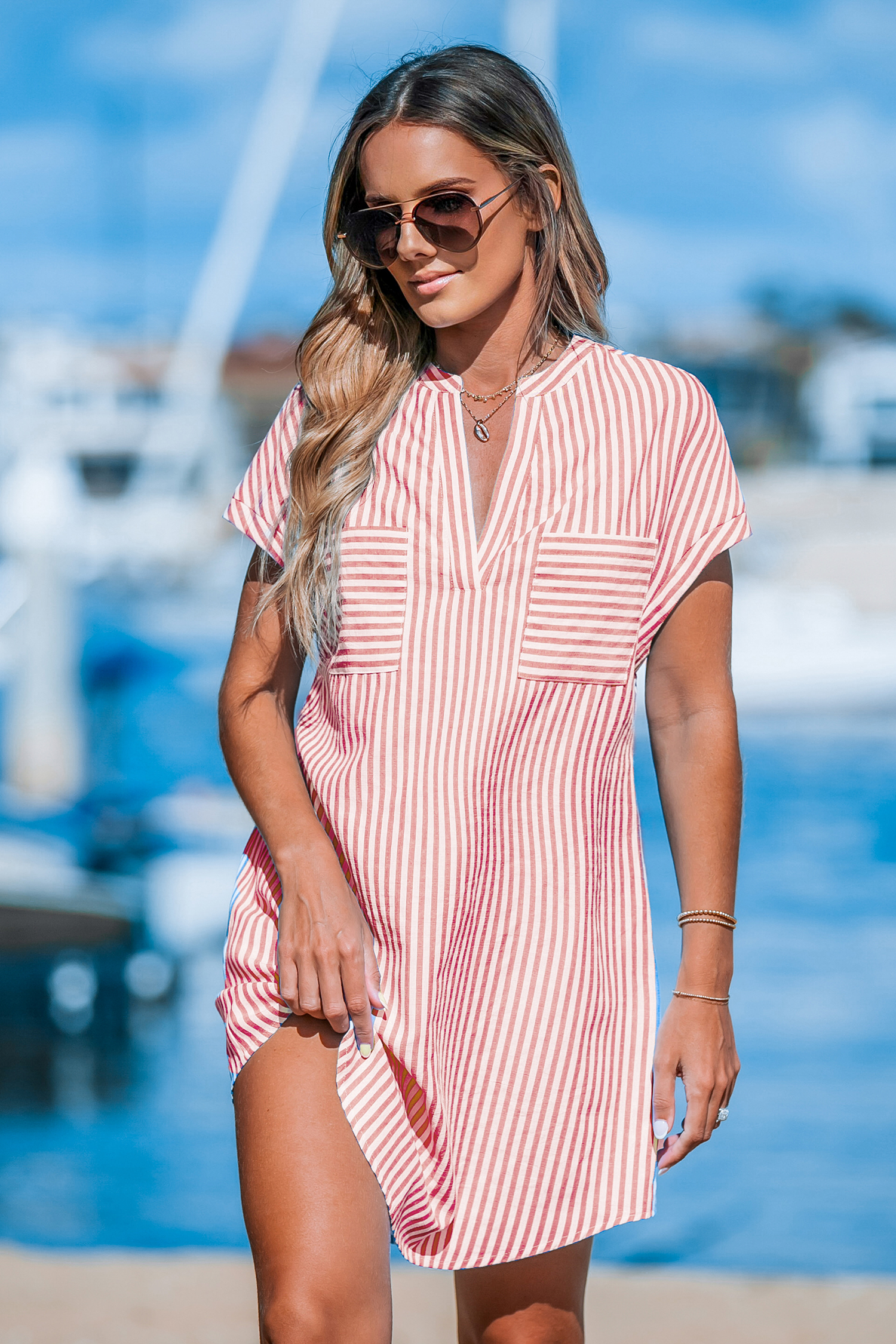 Robe à rayures irrégulières et manches dolman rouge et blanche