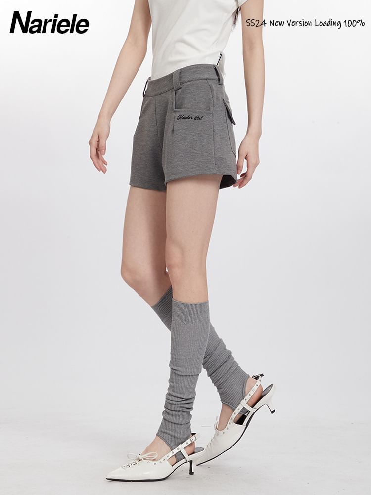 Nariele - Slim-fit minishort met lage taille, effen letters en borduursel