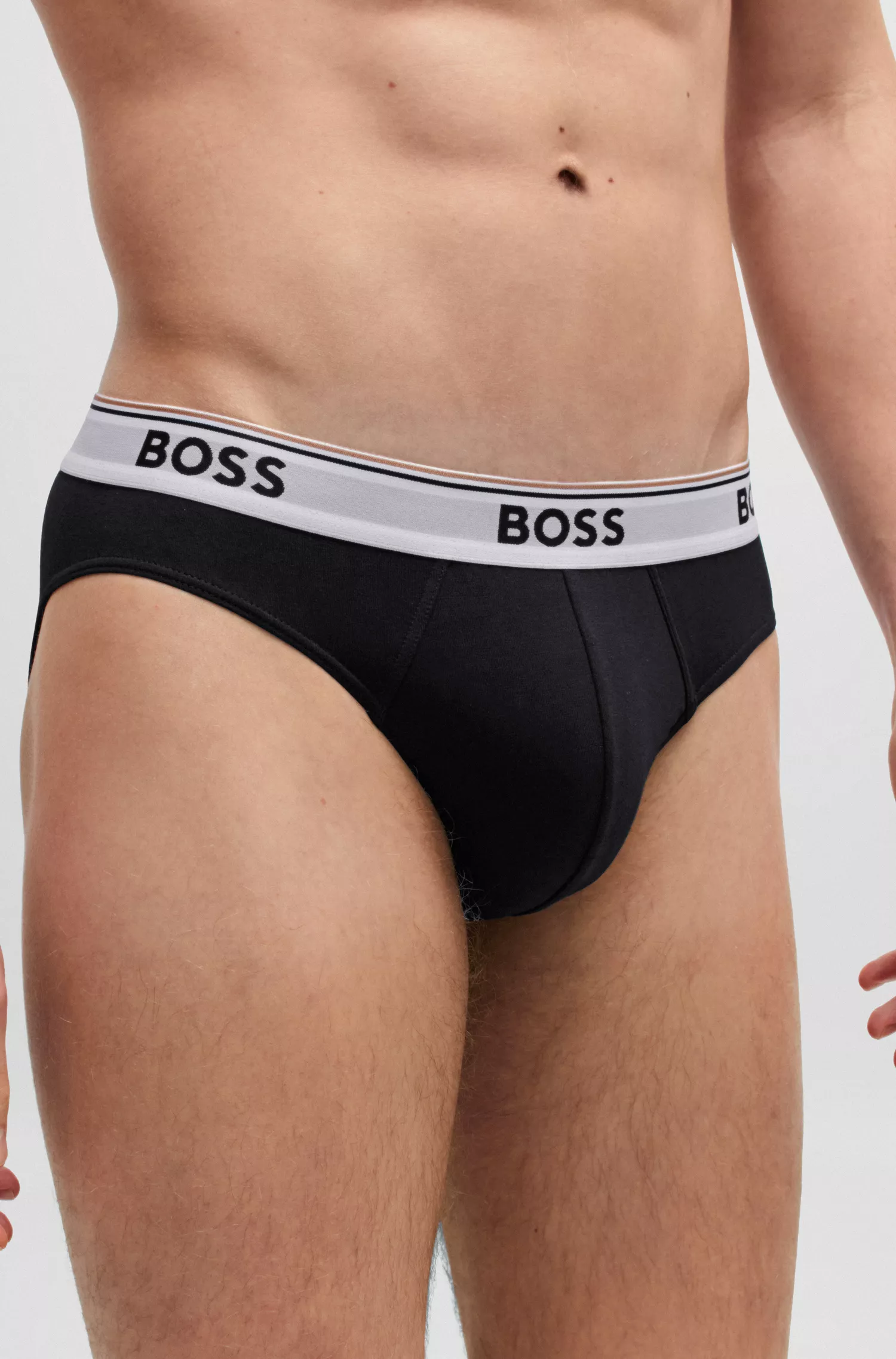 Cuecas BOSS pretas, pacote com três unidades, em algodão elástico e com cós com o logotipo da marca.