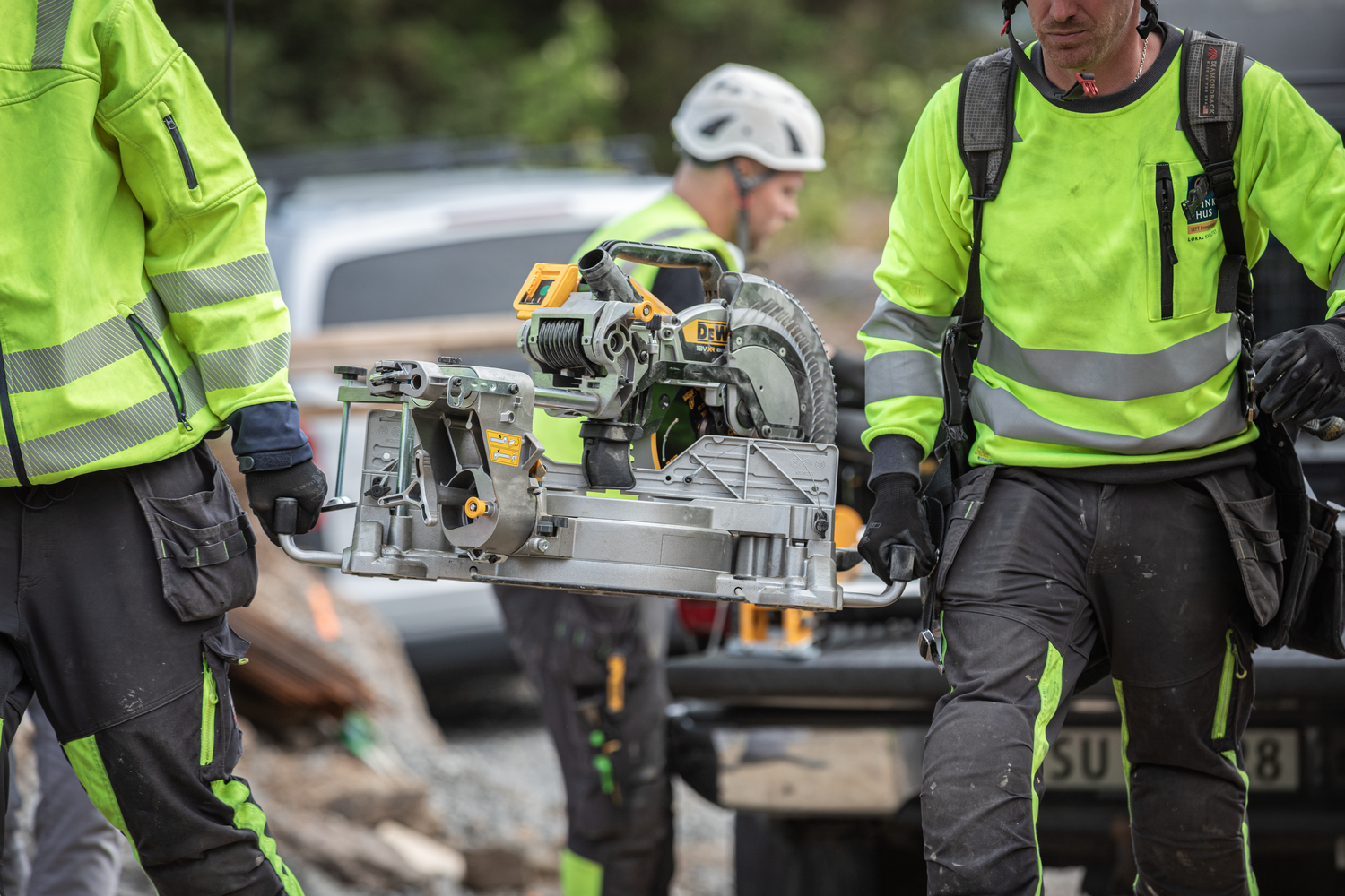 DeWALT DCS782XW2 Accu afkort-/verstekzaag 305mm met XPS 18V XR 8.0Ah