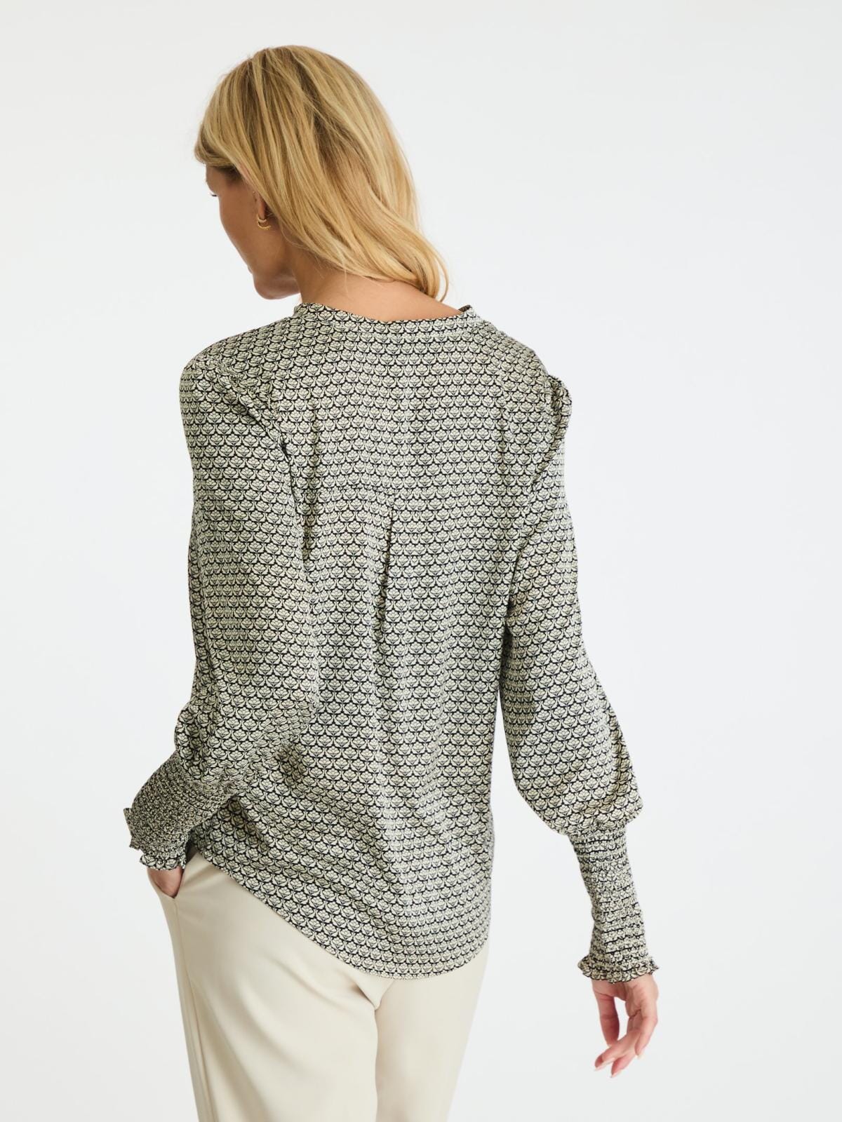Neo Noir Landa Graphic Pattern Blouse