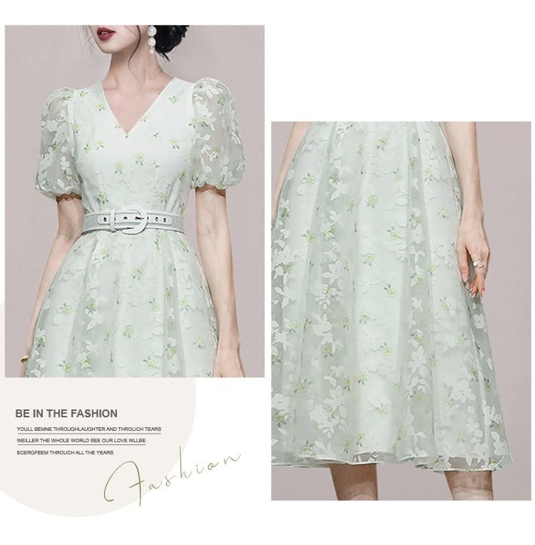 Aurora - Midi-A-lijnjurk met korte mouwen, V-hals en bloemenprint en riem