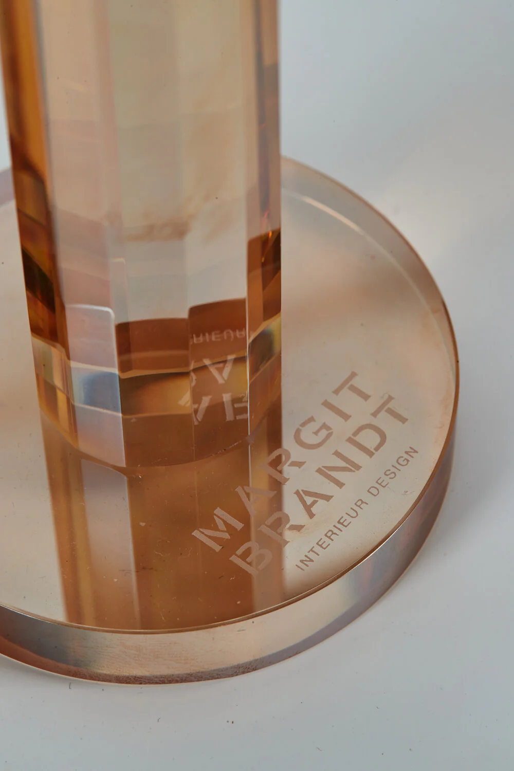 Margit Brandt  Krystal lysestage, amber - H16 cm.